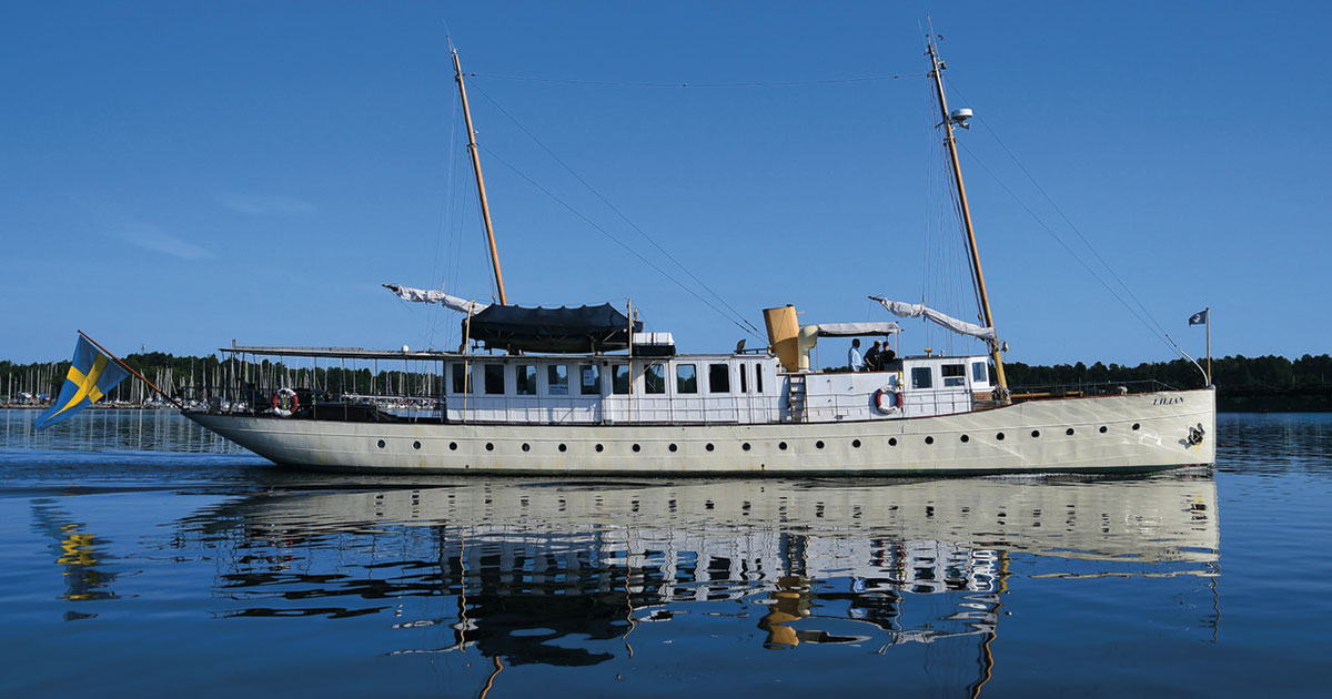 Lilian i klassisk  båtkortege till Vaxholm